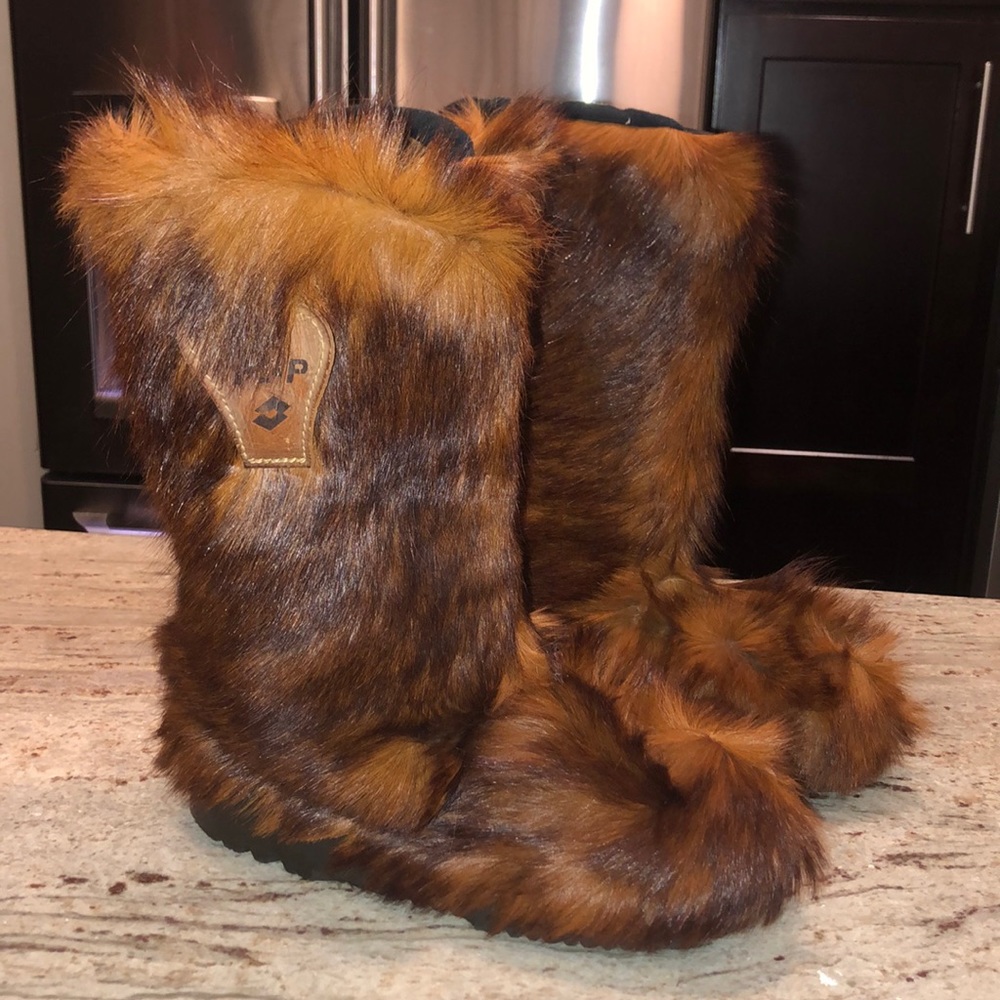 Brown real fur boots